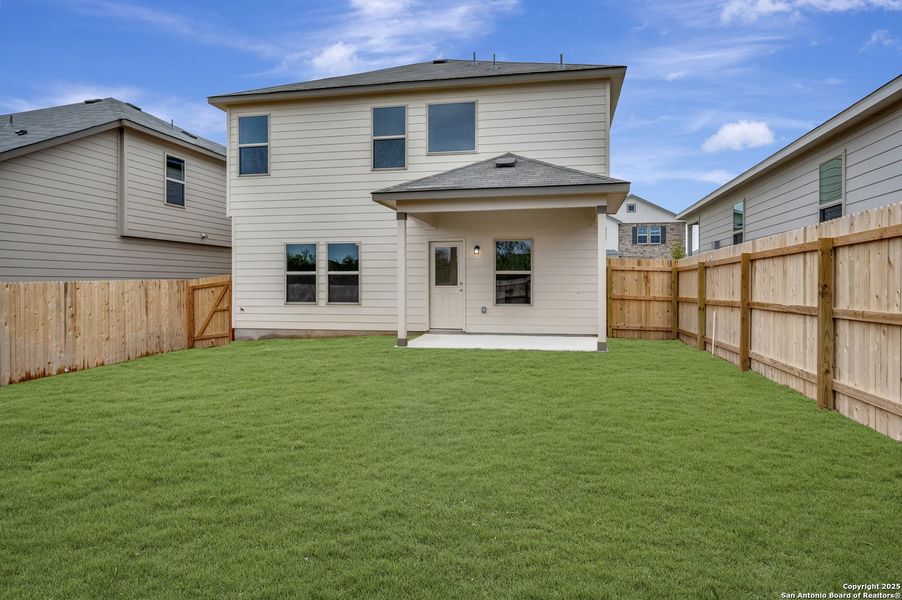 Exterior details and patio area of a home in Paloma Park, Converse (Image 4).