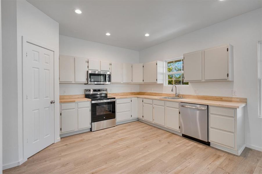 Furnished interior view inside a new home in , Cooper (Image 9).