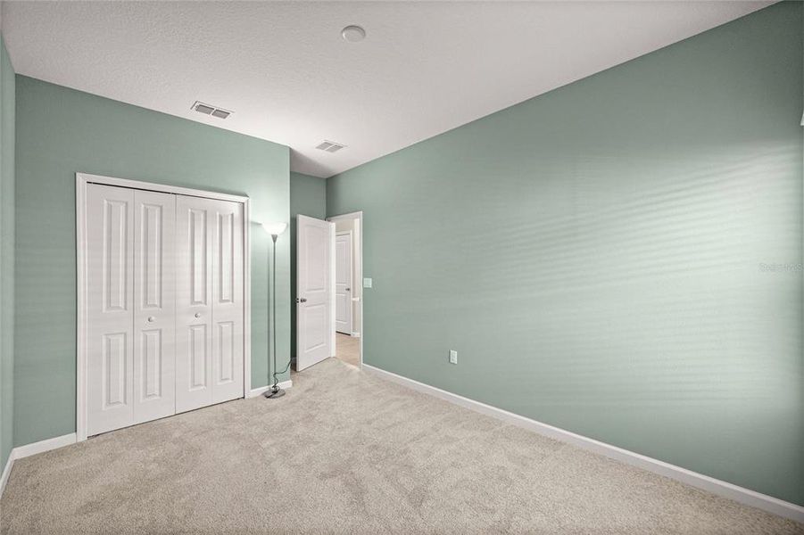Spacious, unfurnished interior of a new home in Heath Preserve, Ocala (Image 32).