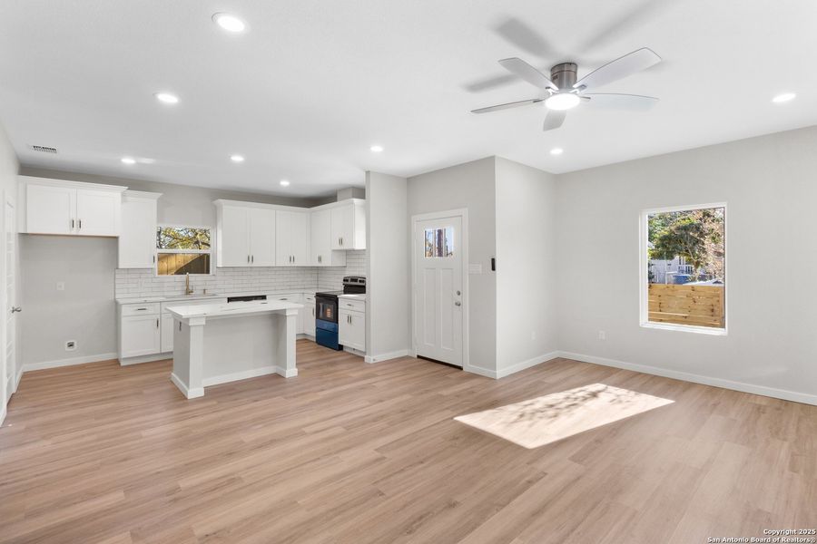 Spacious, unfurnished interior of a new home in , San Antonio (Image 13).