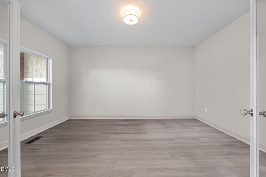 61-web-or-mls-office-modern_1 61-web-or-mls-office-modern_1