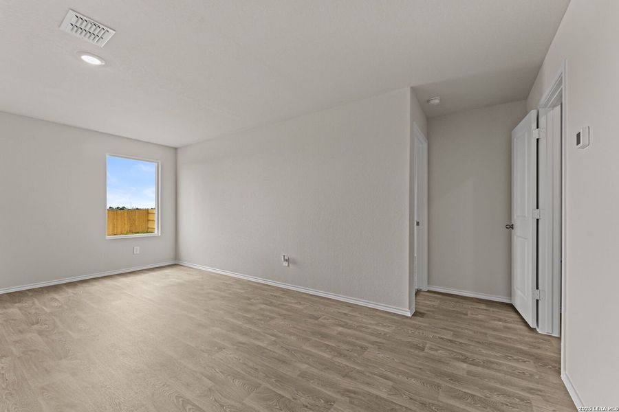 Spacious, unfurnished interior of a new home in Swenson Heights, Seguin (Image 14).