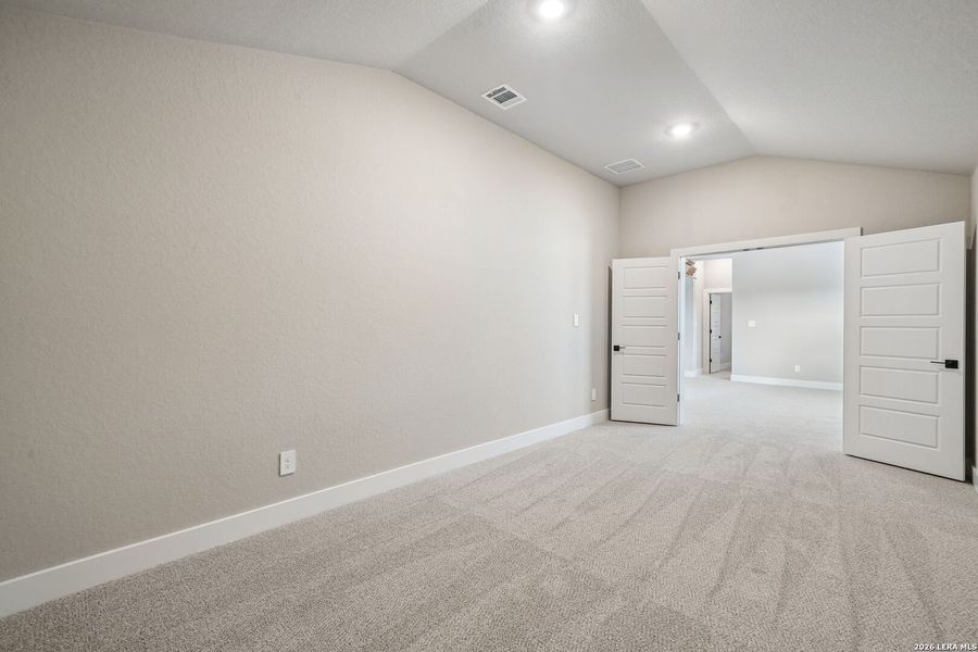 Spacious, unfurnished interior of a new home in Fox Falls, Boerne (Image 23).