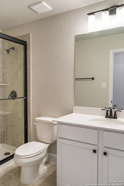 Furnished interior view inside a new home in Elkhorn Ridge, Fair Oaks Ranch (Image 8).