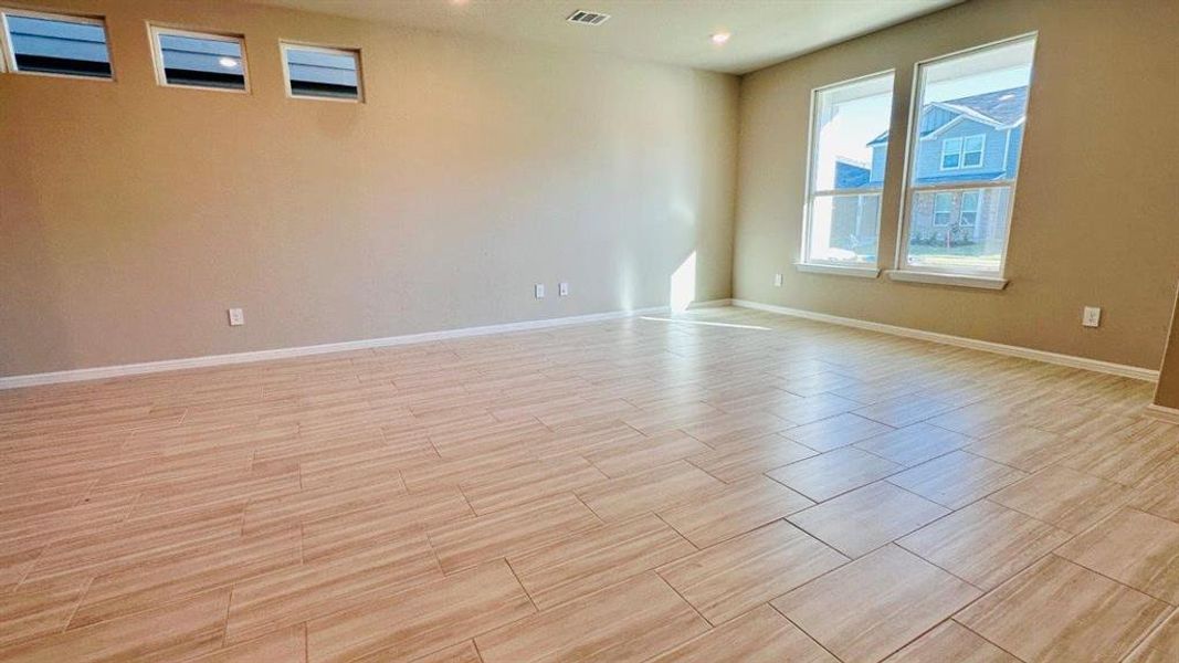 Spacious, unfurnished interior of a new home in Orchard Village, Fort Worth (Image 12).