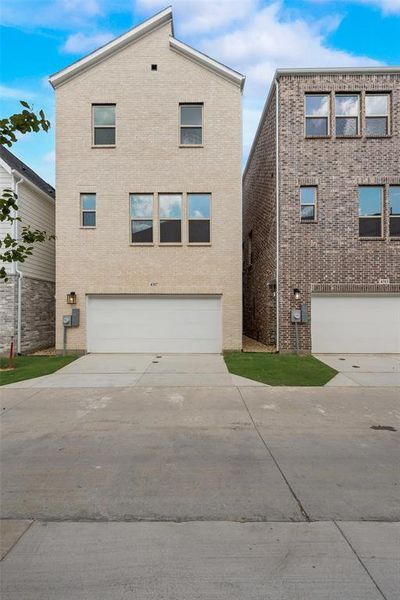 Exterior details and patio area of a home in City Point, North Richland Hills (Image 4).
