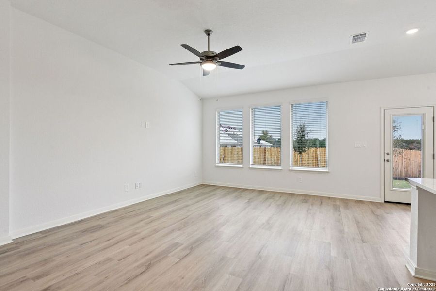 Spacious, unfurnished interior of a new home in Fox Falls, Boerne (Image 40).