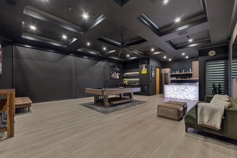 GAMEROOM / MULTIGENERATIONAL SUITE