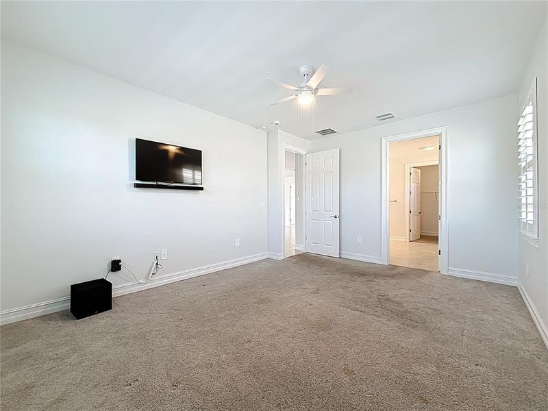 Spacious, unfurnished interior of a new home in , Port Charlotte (Image 37).