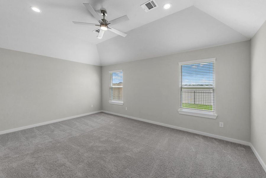 Spacious, unfurnished interior of a new home in Huntington Place, Rosharon (Image 15).