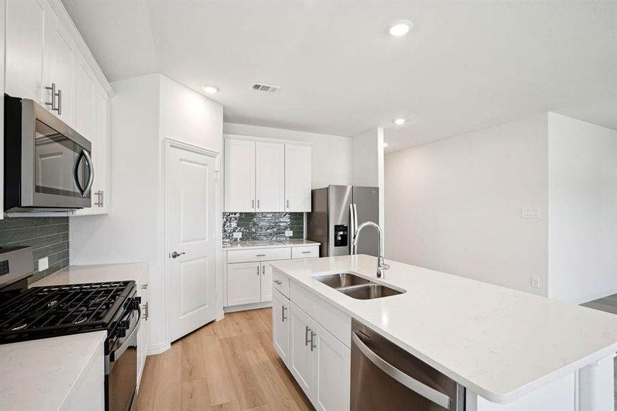 Photo is not of the actual home, but is an inspirational photo of builder’s model home and may depict options, furnishings, and/or decorator features that are not included. Photo is not of the actual home, but is an inspirational photo of builder’s model home and may depict options, furnishings, and/or decorator features that are not included.