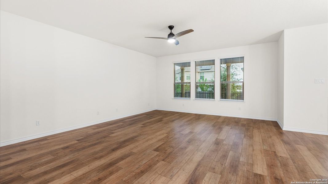 Spacious, unfurnished interior of a new home in Canyon Crest, San Antonio (Image 35). Spacious, unfurnished interior of a new home in Canyon Crest, San Antonio (Image 35).