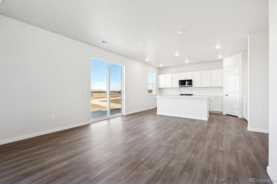 Spacious, unfurnished interior of a new home in The Aurora Highlands, Aurora (Image 12).