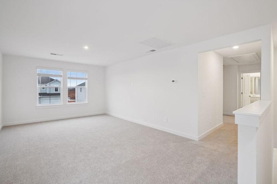 Spacious, unfurnished interior of a new home in River Ridge, Clarksville (Image 13).