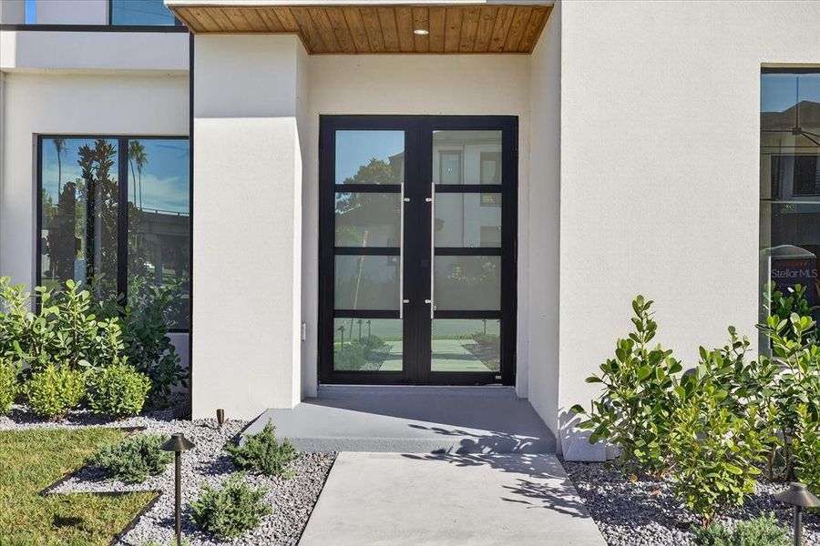 Exterior details and patio area of a home in , Tampa (Image 39).