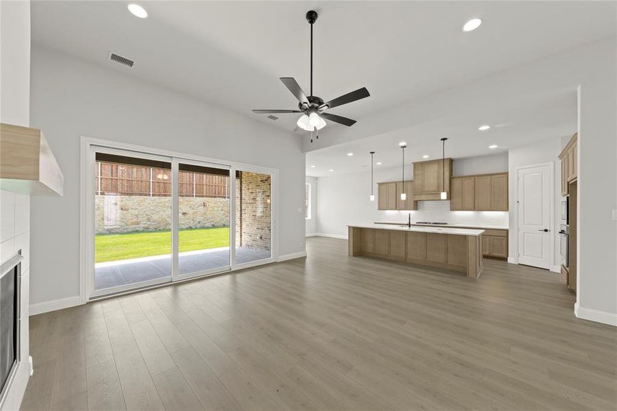 08. 2215 Clairmount - Family 08. 2215 Clairmount - Family