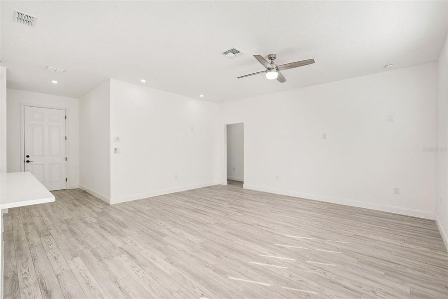 Spacious, unfurnished interior of a new home in , Orlando (Image 12).