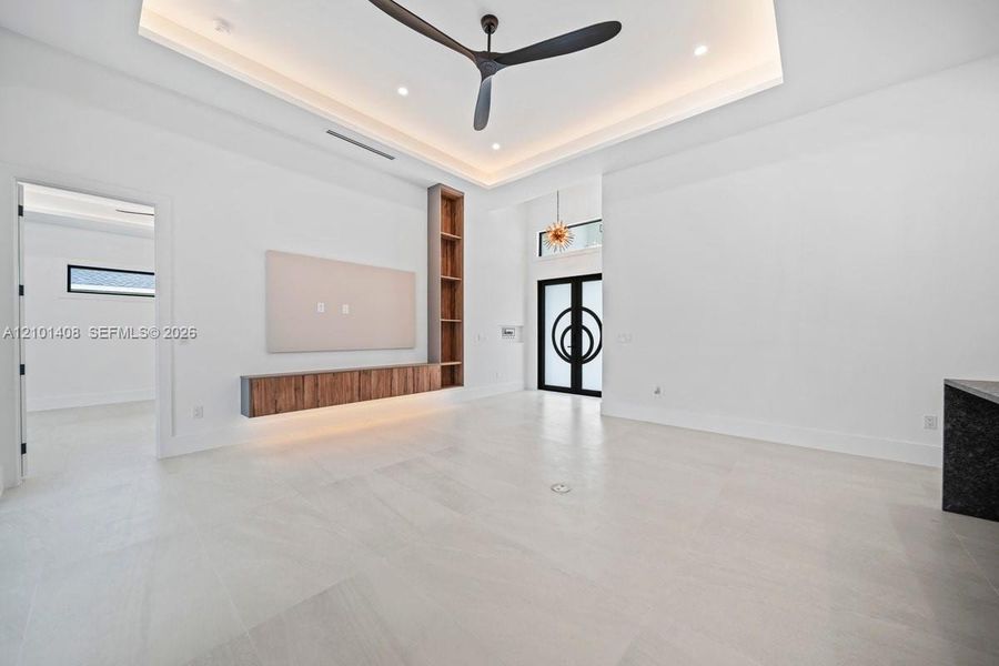 Spacious, unfurnished interior of a new home in , Cape Coral (Image 48).