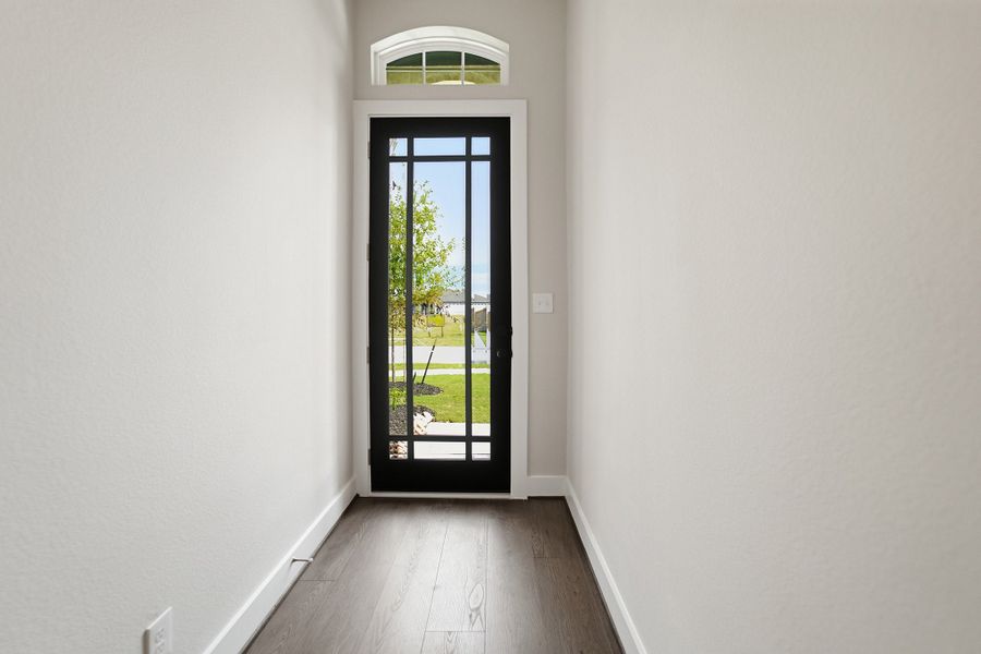 Spacious, unfurnished interior of a new home in Ashland, Angleton (Image 23).