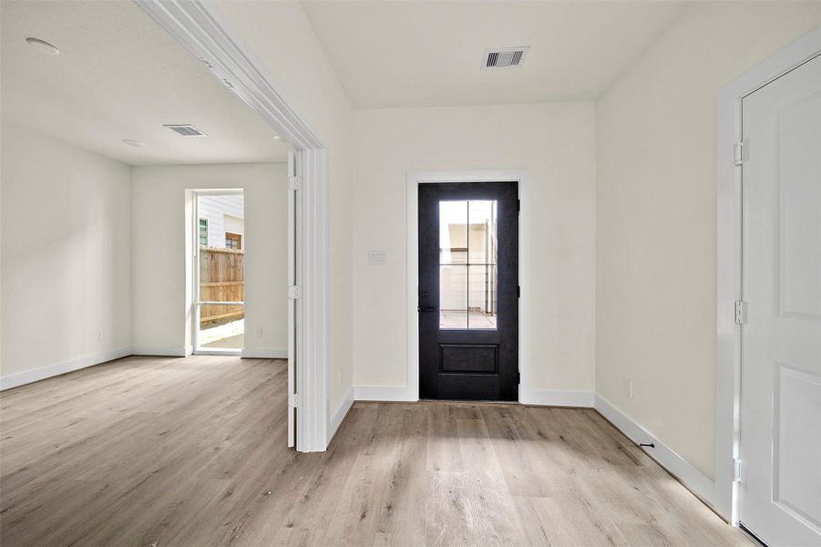 Spacious, unfurnished interior of a new home in , Houston (Image 23).