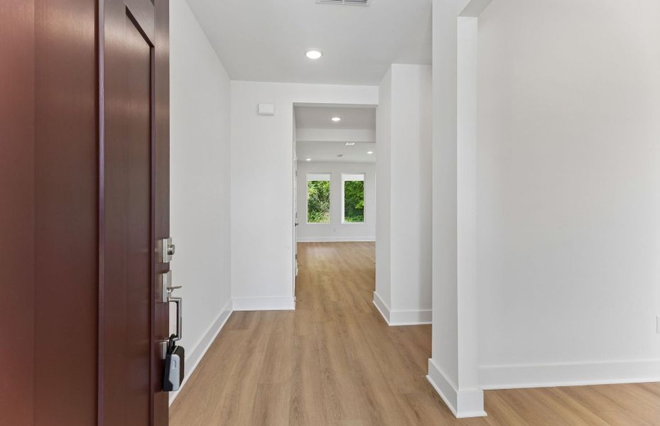 Spacious, unfurnished interior of a new home in Glenview Farms, Murfreesboro (Image 22).