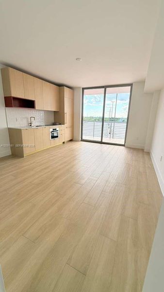 Spacious, unfurnished interior of a new home in , Miami (Image 12).