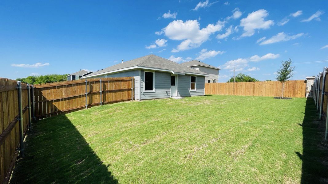 Exterior details and patio area of a home in Sunnycreek, Fort Worth (Image 4).