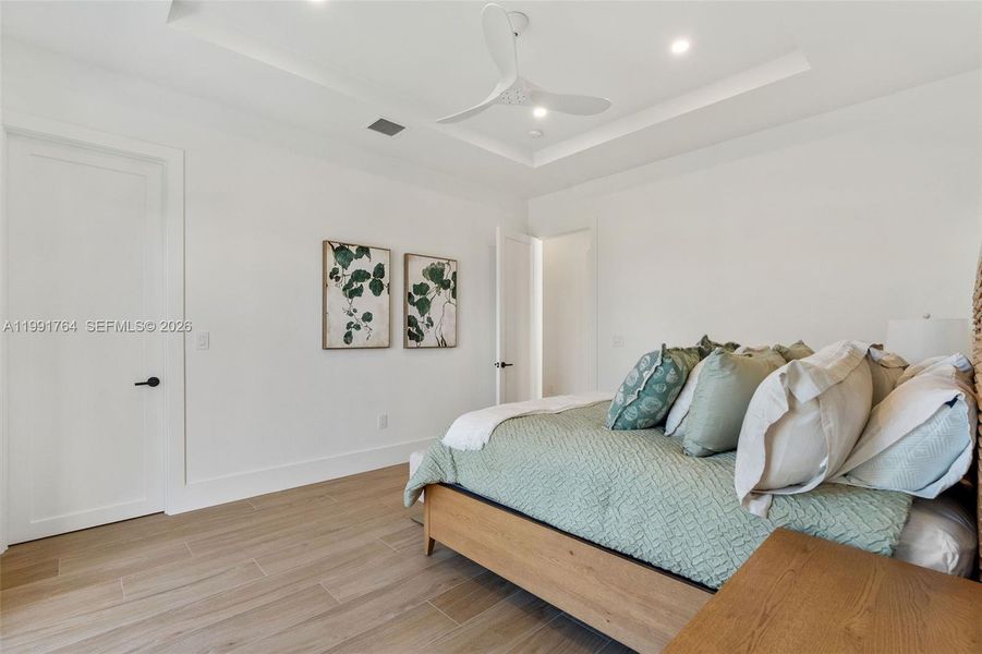 Furnished interior view inside a new home in , Key Largo (Image 66).