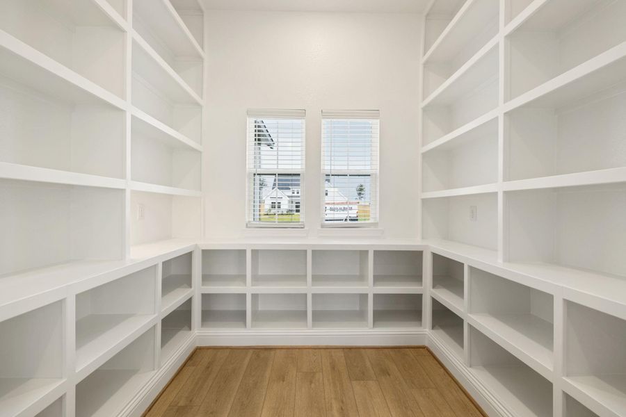 Spacious, unfurnished interior of a new home in Spring Branch Crossing, Conroe (Image 5).