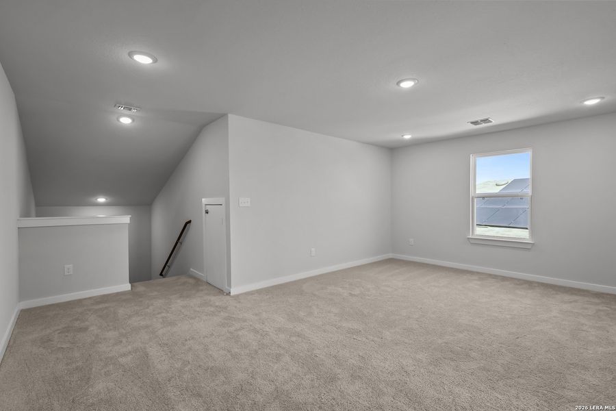Spacious, unfurnished interior of a new home in Cinco Lakes, San Antonio (Image 20).