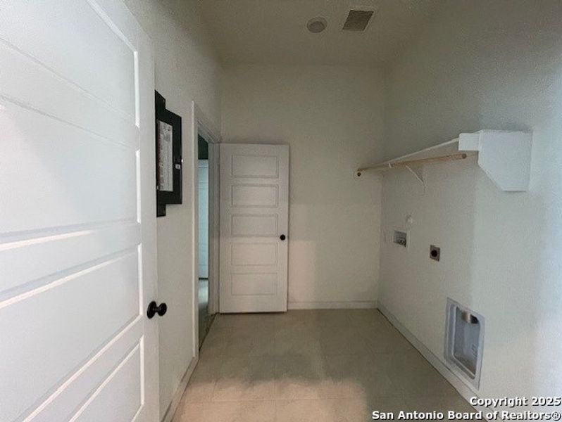 Spacious, unfurnished interior of a new home in The Crossvine, Schertz (Image 20).