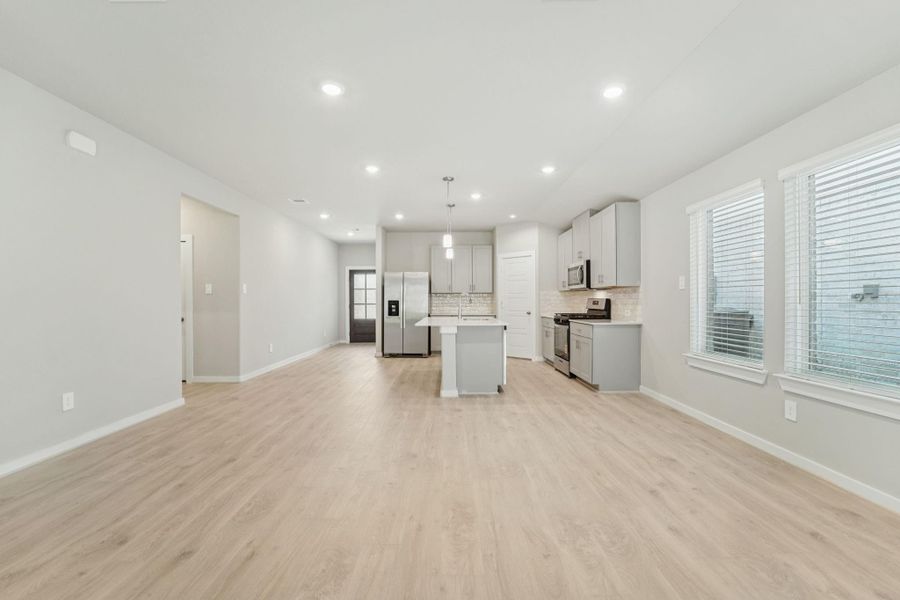 Spacious, unfurnished interior of a new home in Stewart's Ranch, Conroe (Image 21). Spacious, unfurnished interior of a new home in Stewart's Ranch, Conroe (Image 21).