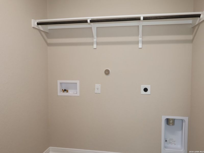 Spacious, unfurnished interior of a new home in Meadows at Clear Springs, New Braunfels (Image 25).