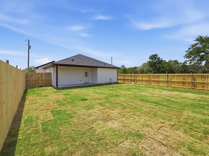 Exterior details and patio area of a home in , Granbury (Image 19).
