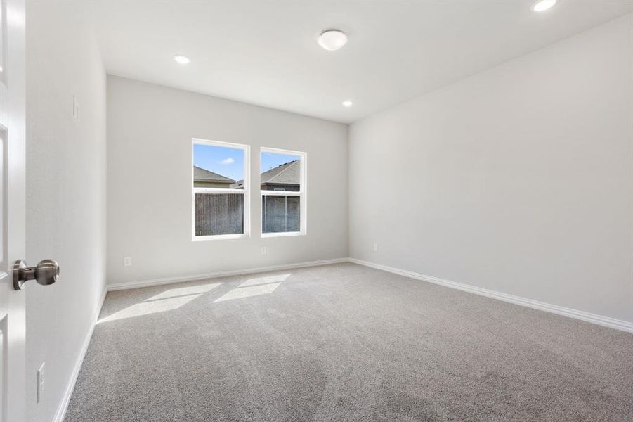 Spacious, unfurnished interior of a new home in Trails of Fossil Creek, Fort Worth (Image 25).