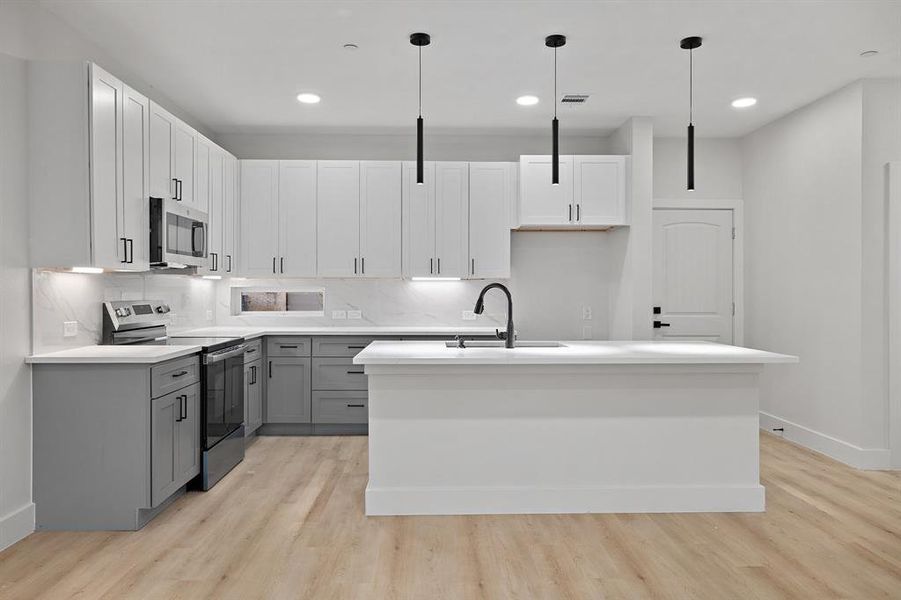 Furnished interior view inside a new home in , Rowlett (Image 7).