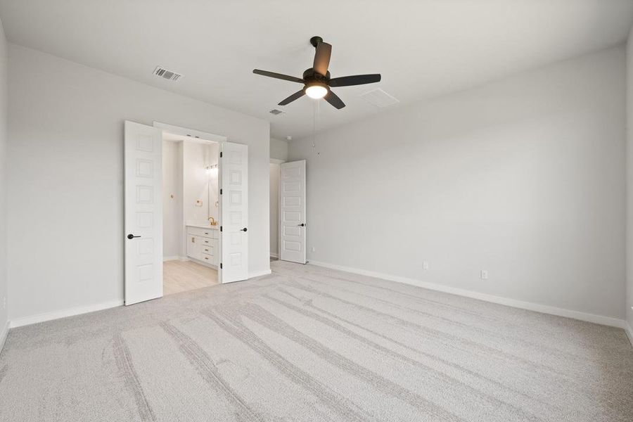Spacious, unfurnished interior of a new home in Heritage, Dripping Springs (Image 25).