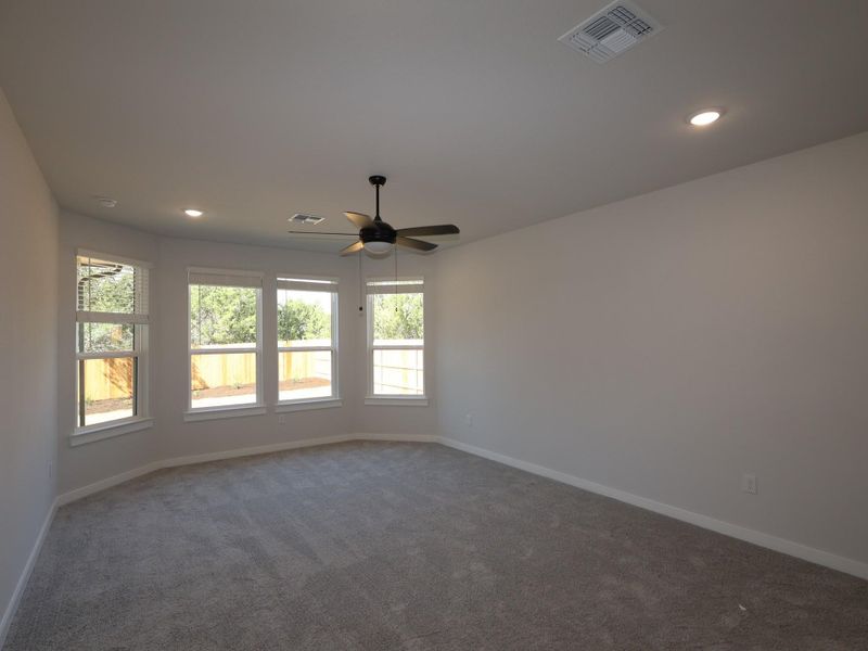 Spacious, unfurnished interior of a new home in Edgewood, Leander (Image 26).