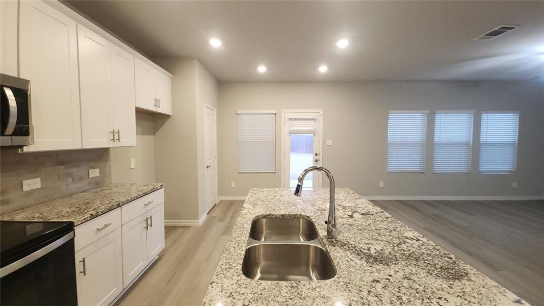 Close-up of interior finishes inside a home in Bryant Farms, Melissa (Image 9).