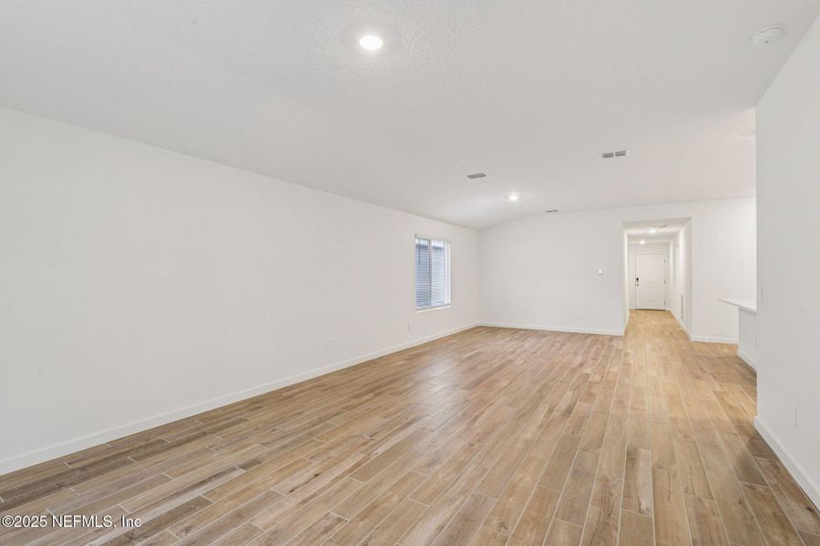 Spacious, unfurnished interior of a new home in Azalea Creek, Jacksonville (Image 20). Spacious, unfurnished interior of a new home in Azalea Creek, Jacksonville (Image 20).