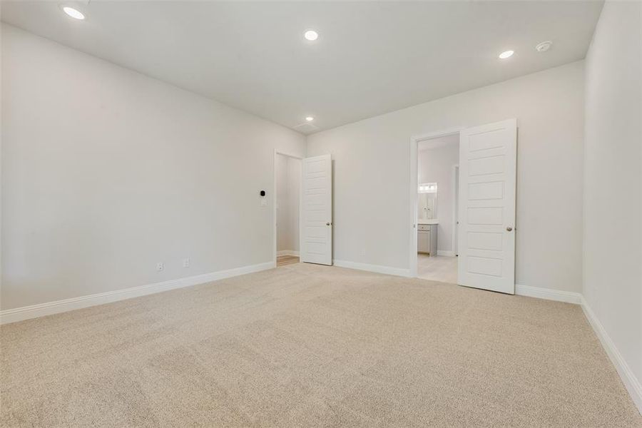 Spacious, unfurnished interior of a new home in Bayside, Rowlett (Image 18).