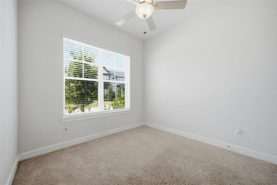 Spacious, unfurnished interior of a new home in The Groves 35', Humble (Image 17).