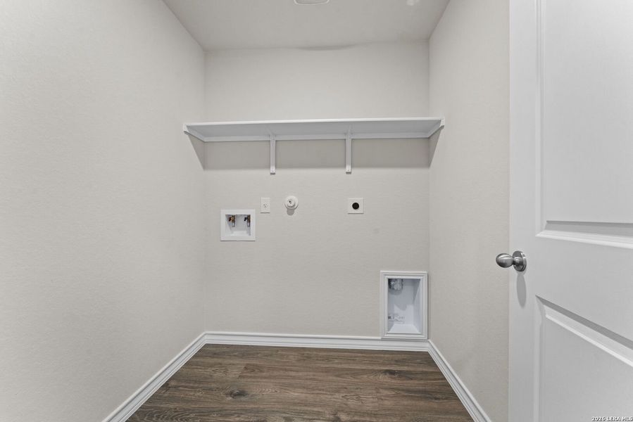 Spacious, unfurnished interior of a new home in High Garden, Comfort (Image 12).