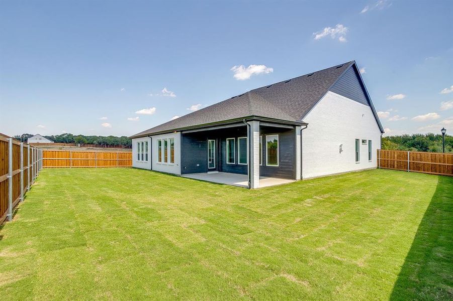 Exterior details and patio area of a home in Pecan Grove, Burleson (Image 4).