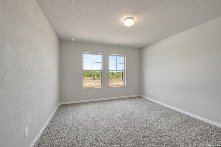 Spacious, unfurnished interior of a new home in Chaparral Ranch, Floresville (Image 25).