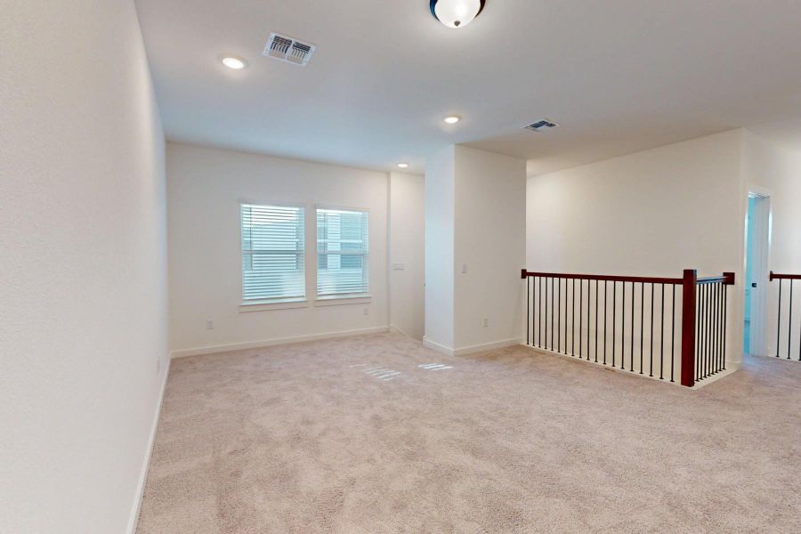 Spacious, unfurnished interior of a new home in Edgewood, Leander (Image 30).