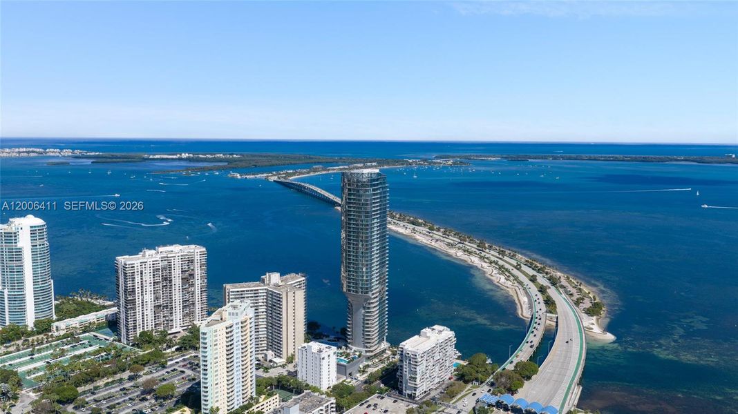Condo located in Miami, FL showcasing its design and architecture (Image 4).