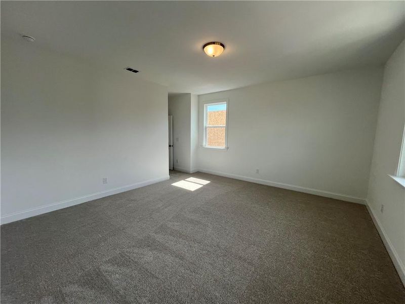 Spacious, unfurnished interior of a new home in East Harbor II at Chestatee, Dawsonville (Image 34).
