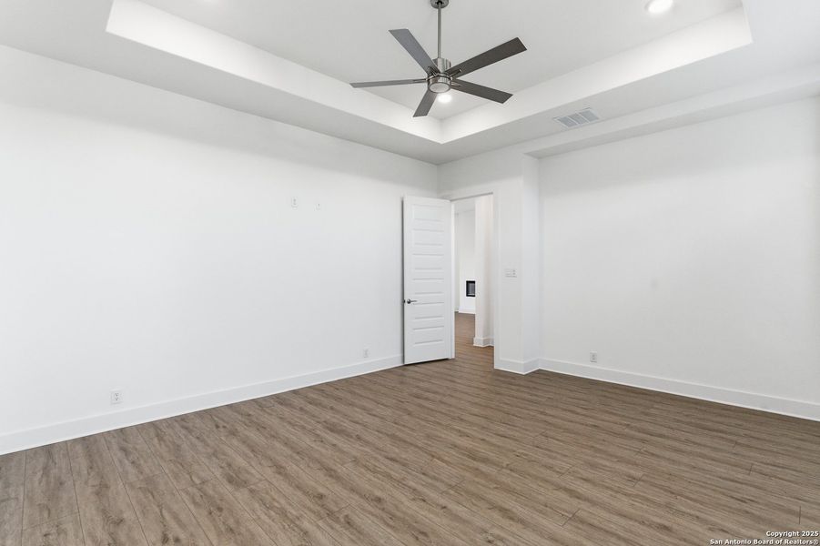 Spacious, unfurnished interior of a new home in Mesa Western, Cibolo (Image 18).
