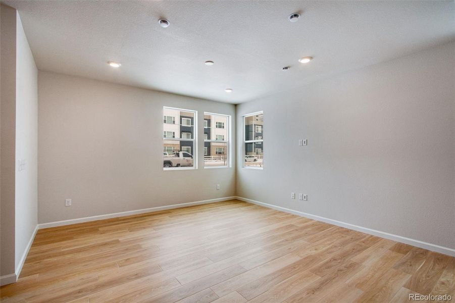 Spacious, unfurnished interior of a new home in Sugar Mill Village, Longmont (Image 15).